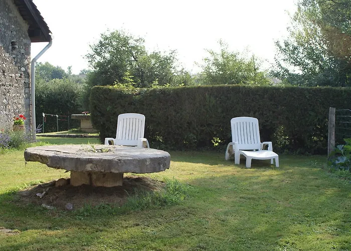 לינה וארוחת בוקר Le Moulin De Champagne Viriat