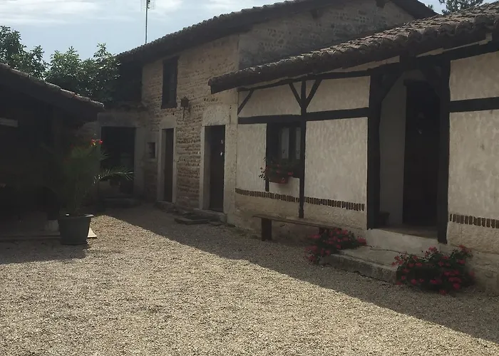לינה וארוחת בוקר Le Moulin De Champagne 3*